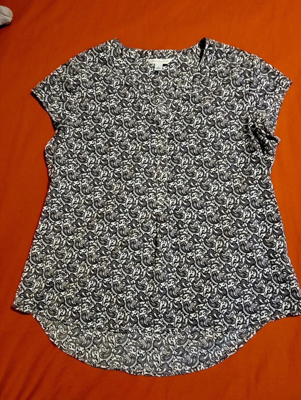 Croft & Barrow Women's Black and White Paisley Short Sleeve Blouse